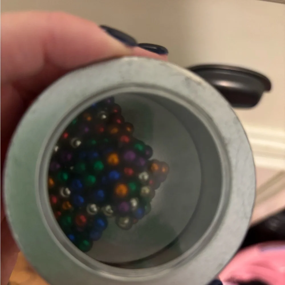 Magnr Balls.